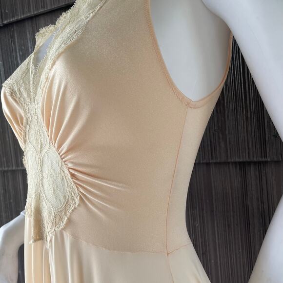🔥VTG Olga Bodysilk Peach Full Sweep Nightgown  Sweetheart lace Sheer Romantic - Picture 8 of 14